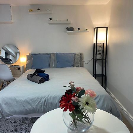 Apartament Charming, Cosy Hideaway With Free Wifi, Parking Leeds  Zewnętrze zdjęcie