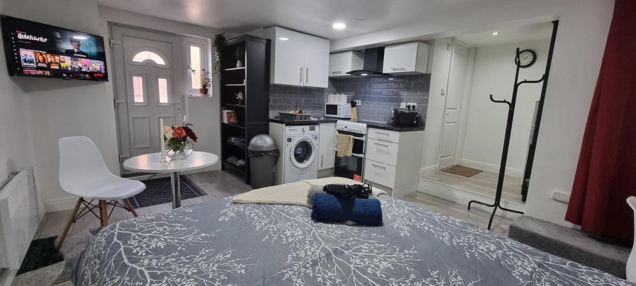 Apartament Charming, Cosy Hideaway With Free Wifi, Parking Leeds  Zewnętrze zdjęcie