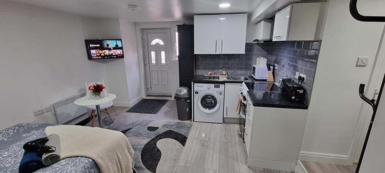 Apartament Charming, Cosy Hideaway With Free Wifi, Parking Leeds  Zewnętrze zdjęcie