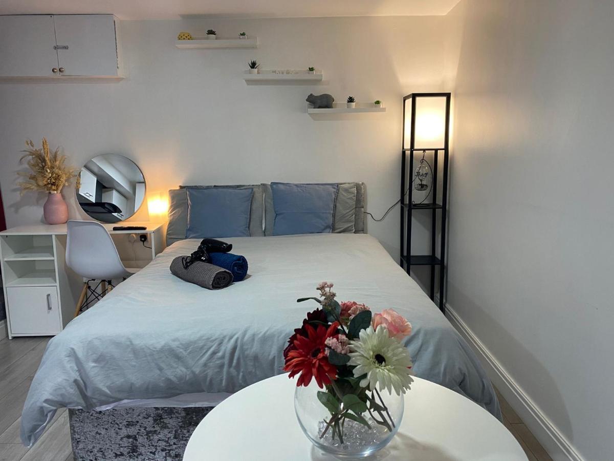 Apartament Charming, Cosy Hideaway With Free Wifi, Parking Leeds  Zewnętrze zdjęcie
